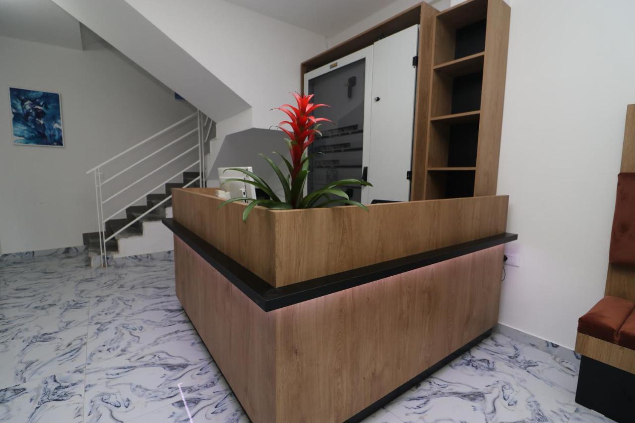 Heming-Way Hotel Durrës Extérieur photo