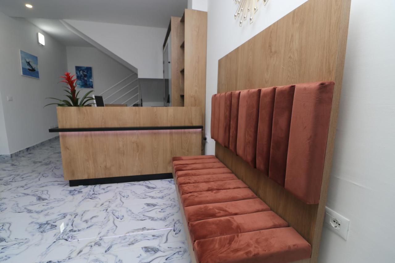 Heming-Way Hotel Durrës Extérieur photo