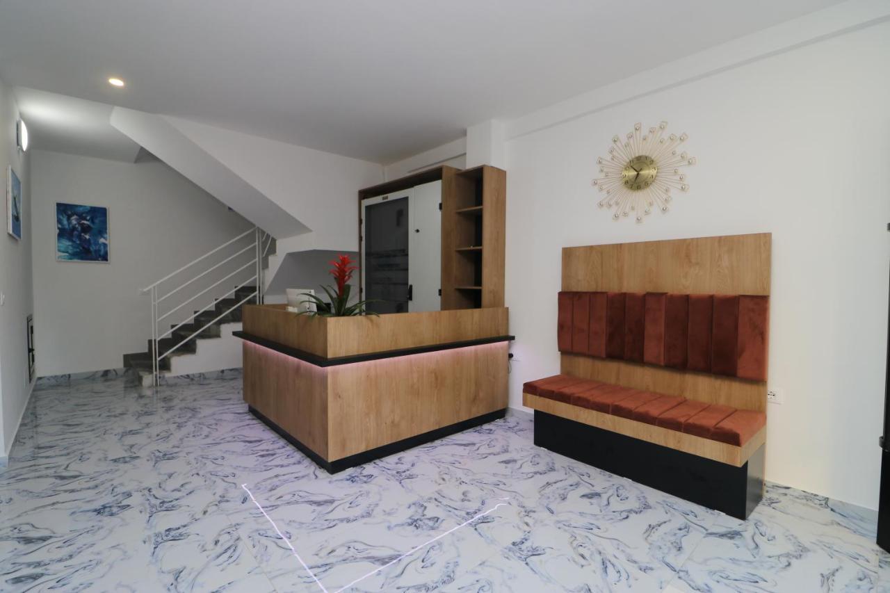 Heming-Way Hotel Durrës Extérieur photo