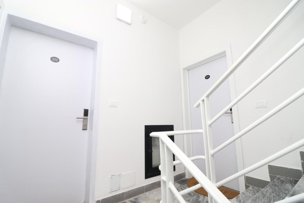Heming-Way Hotel Durrës Extérieur photo