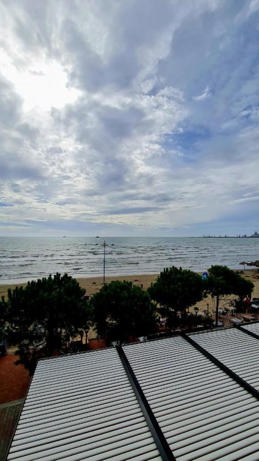 Heming-Way Hotel Durrës Extérieur photo