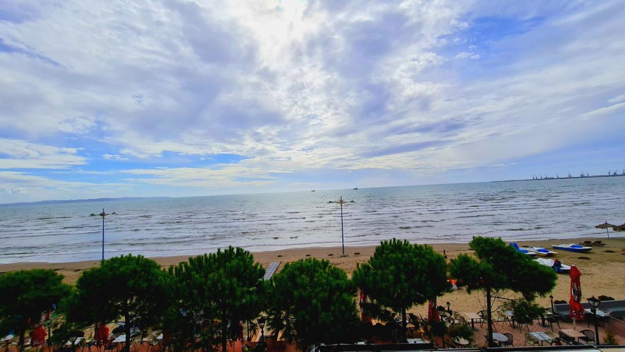Heming-Way Hotel Durrës Extérieur photo