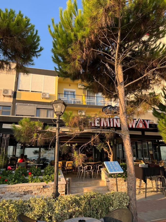 Heming-Way Hotel Durrës Extérieur photo