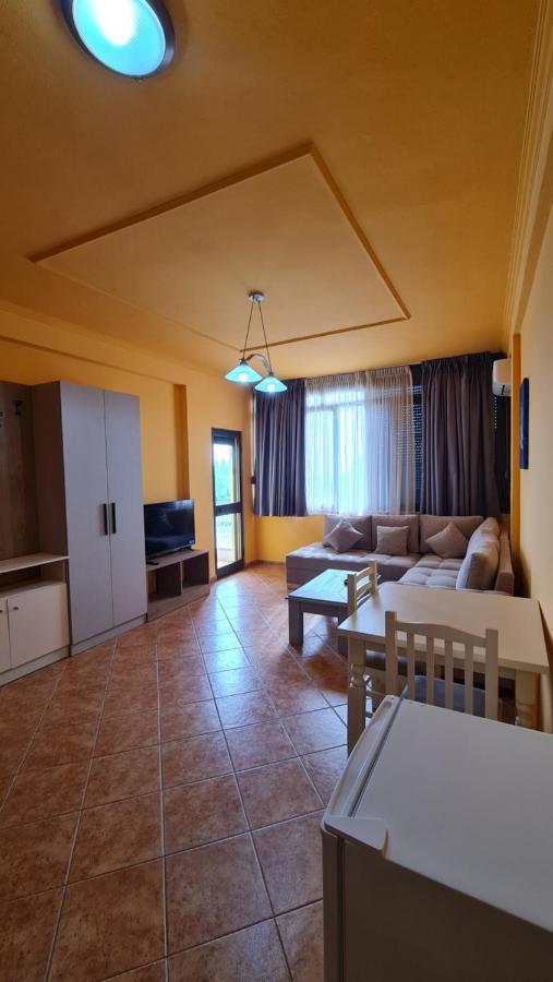 Heming-Way Hotel Durrës Extérieur photo