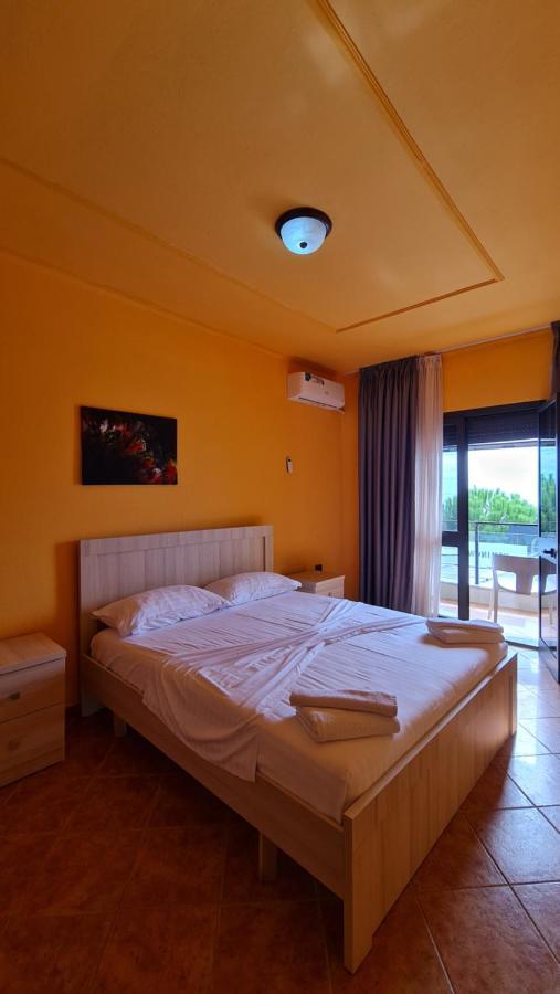 Heming-Way Hotel Durrës Extérieur photo