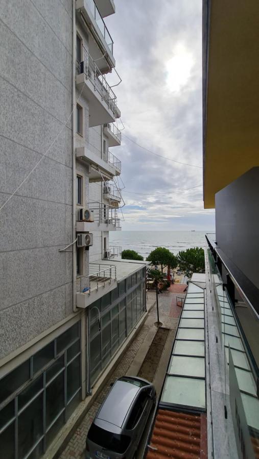 Heming-Way Hotel Durrës Extérieur photo